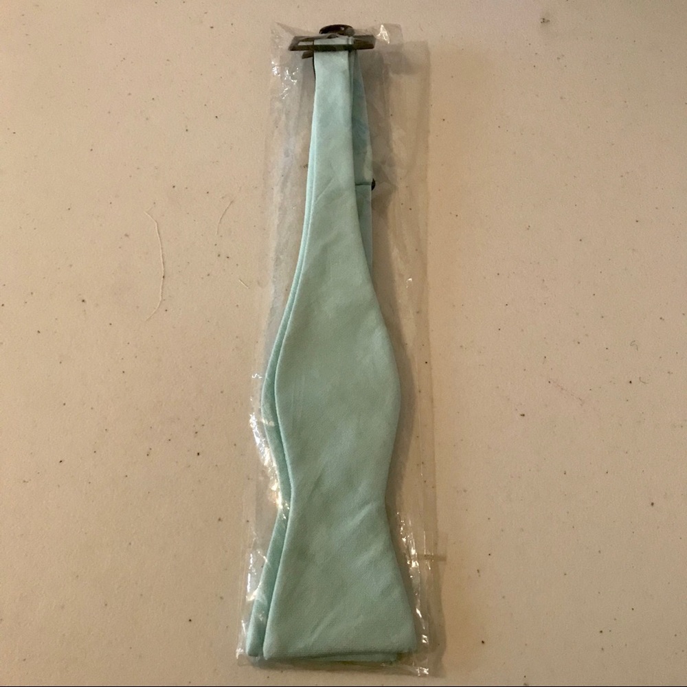 DIBI Teal Bow Tie (NWOT)